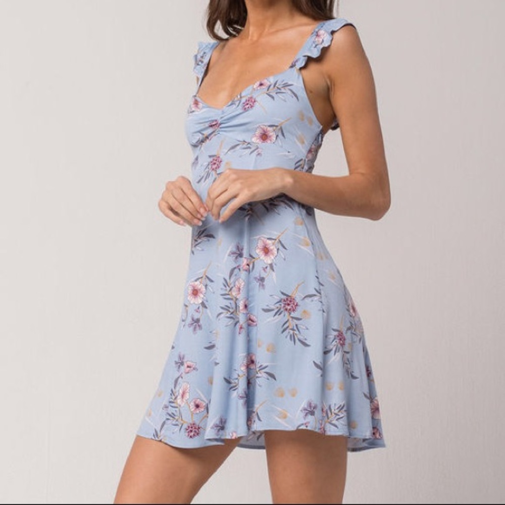 Sky and Sparrow Floral Ruffle Sleeve Dress